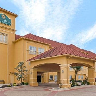 La Quinta Inn & Suites by Wyndham Shawnee Thumbnail