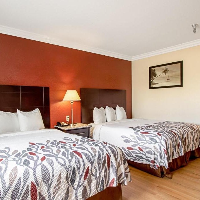 Red Roof Inn & Suites Monterey Thumbnail