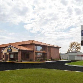 Days Inn by Wyndham Utica Thumbnail