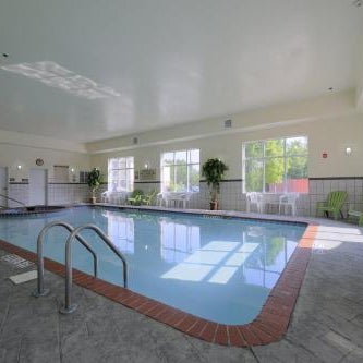 Country Inn & Suites by Radisson, Savannah Airport, GA Thumbnail
