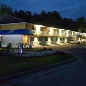 Days Inn & Suites by Wyndham Stevens Point Thumbnail