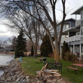 Snug Harbor Inn Thumbnail