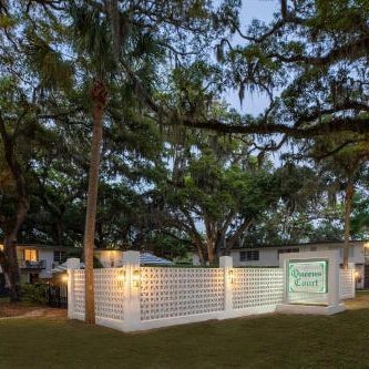 Queen's Court Inn Thumbnail