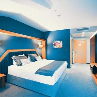 Roof 264 Hotel & Suites