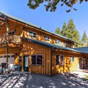 DiamondStone Guest Lodges Thumbnail