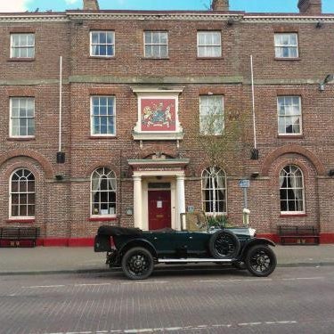 The Londesborough Arms bar with en-suite rooms