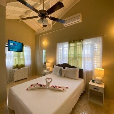 Emerald SunDara Villa Ochi Thumbnail