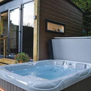 Herons Lake Retreat Hot Tub Lodges