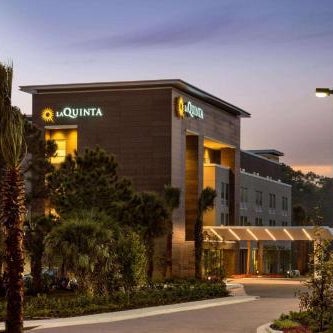 La Quinta Inn & Suites by Wyndham Orlando IDrive Theme Parks Thumbnail