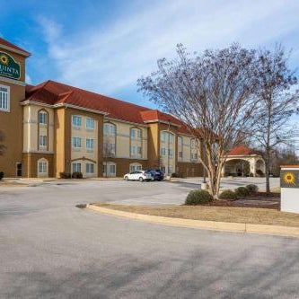 La Quinta Inn & Suites by Wyndham Huntsville Airport Madison Thumbnail
