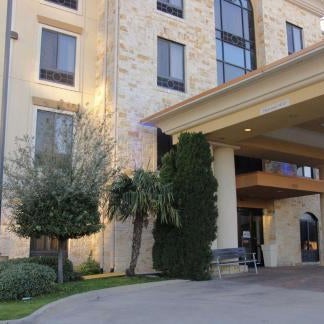 Comfort Inn & Suites Dallas Medical-Market Center Thumbnail