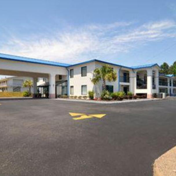 Travelodge by Wyndham Montgomery East Thumbnail