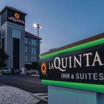 La Quinta Inn & Suites by Wyndham San Antonio Northwest Thumbnail
