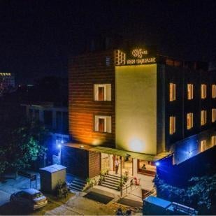 HOTEL TEN SQUARE - 5 Minutes from The Taj Mahal
