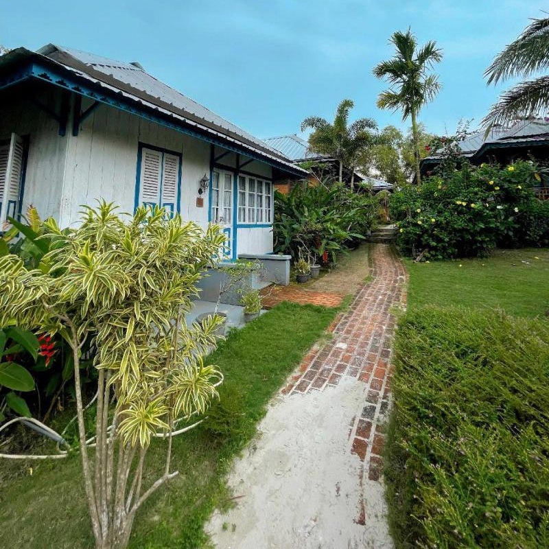 Rock and Wreck Dive Resort