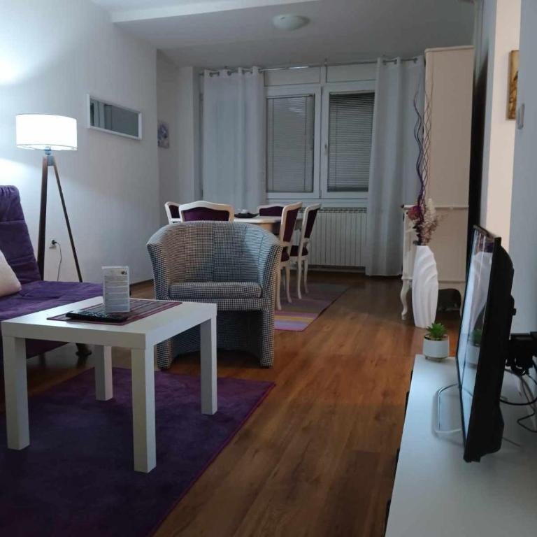 Lovely square apartment Purple Velvet 43 Macedonia Stree