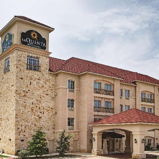 La Quinta Inn & Suites by Wyndham DFW Airport West - Euless Thumbnail