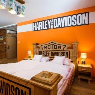 Retro hotel Garage