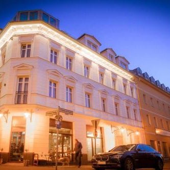 Hotel Bett und Buch Thumbnail