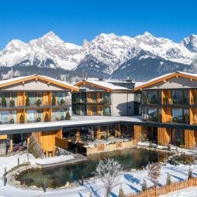 Wellness und Brunch Hotel MorgenZeit beheizter Naturteich Genuss Frühstück bis 13 Uhr Hochkönig Sommercard