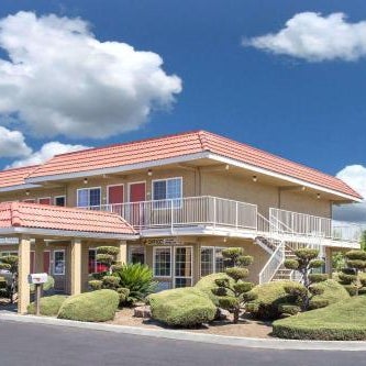 Days Inn by Wyndham Turlock Thumbnail