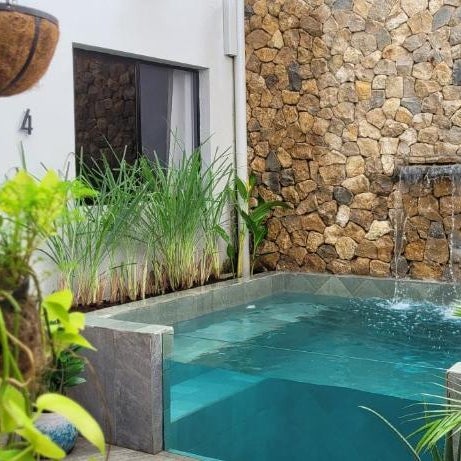 The Stone Elephant - A place to relax in town with Hot Water and a Pool Thumbnail