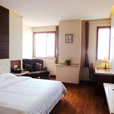 Hua Qi Kaiserdom Hotel Zhongshan Road St Michael's Cathedral and Zhanqiao Pier Qingdao) Thumbnail