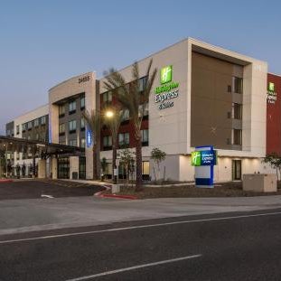 Holiday Inn Express And Suites Phoenix North - Happy Valley By IHG Thumbnail