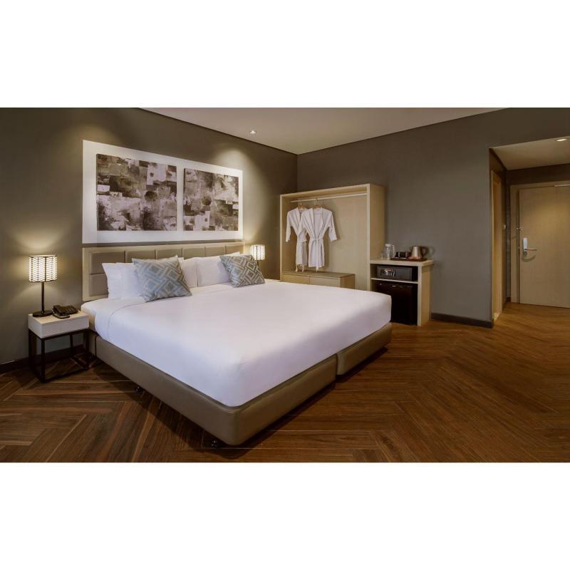 Summit Hotel Greenhills Thumbnail