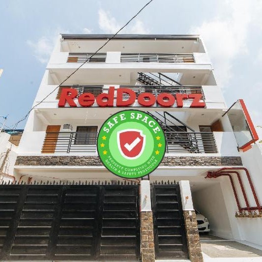 RedDoorz @ Bangkal Makati Thumbnail