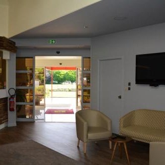Logis Hôtel Restaurant Les Fontaines