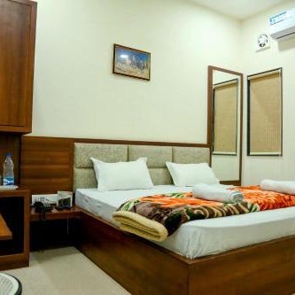 HOTEL BABYLON REGENCY, Opp Krishna Janmasthan Temple