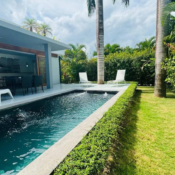 Private Garden Villa With Parking