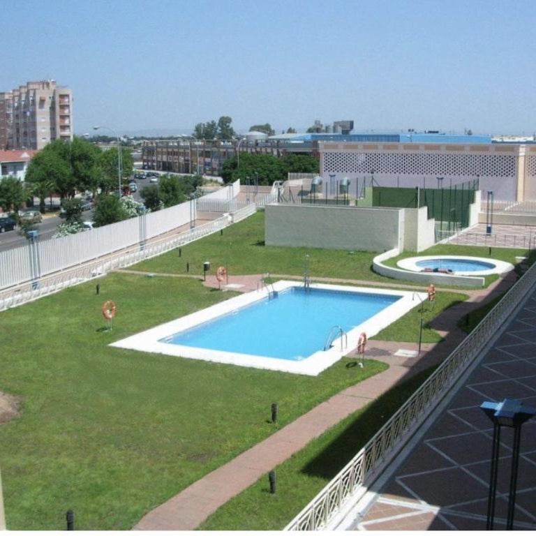 SevillaHome-Apartamento complejo piscina parking Thumbnail