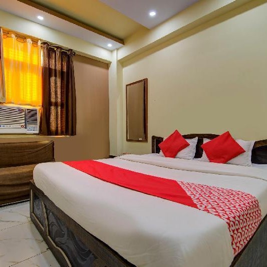 OYO 9658 Hotel Madhuram