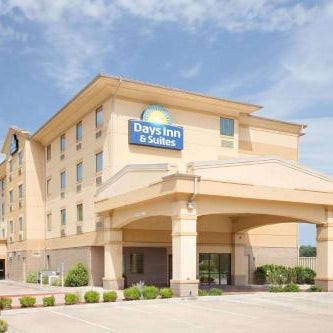 Days Inn & Suites by Wyndham Russellville Thumbnail