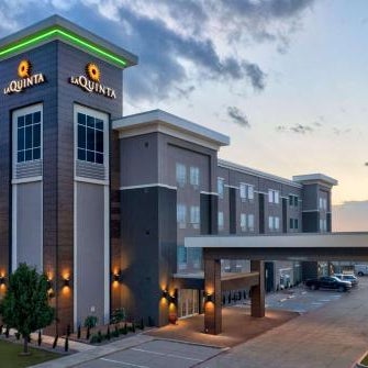 La Quinta Inn & Suites by Wyndham Denton - University Drive Thumbnail