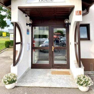 HOP HOUSE Garni Hotel Thumbnail